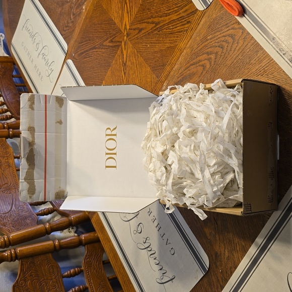 DIOR PACKAGE MAILING BOX 10×9×4 INCHES WITH DIOR STUFFING - Picture 1 of 6